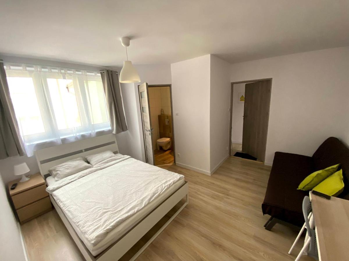 Appartement Zefir Pokoje à Unieście Extérieur photo