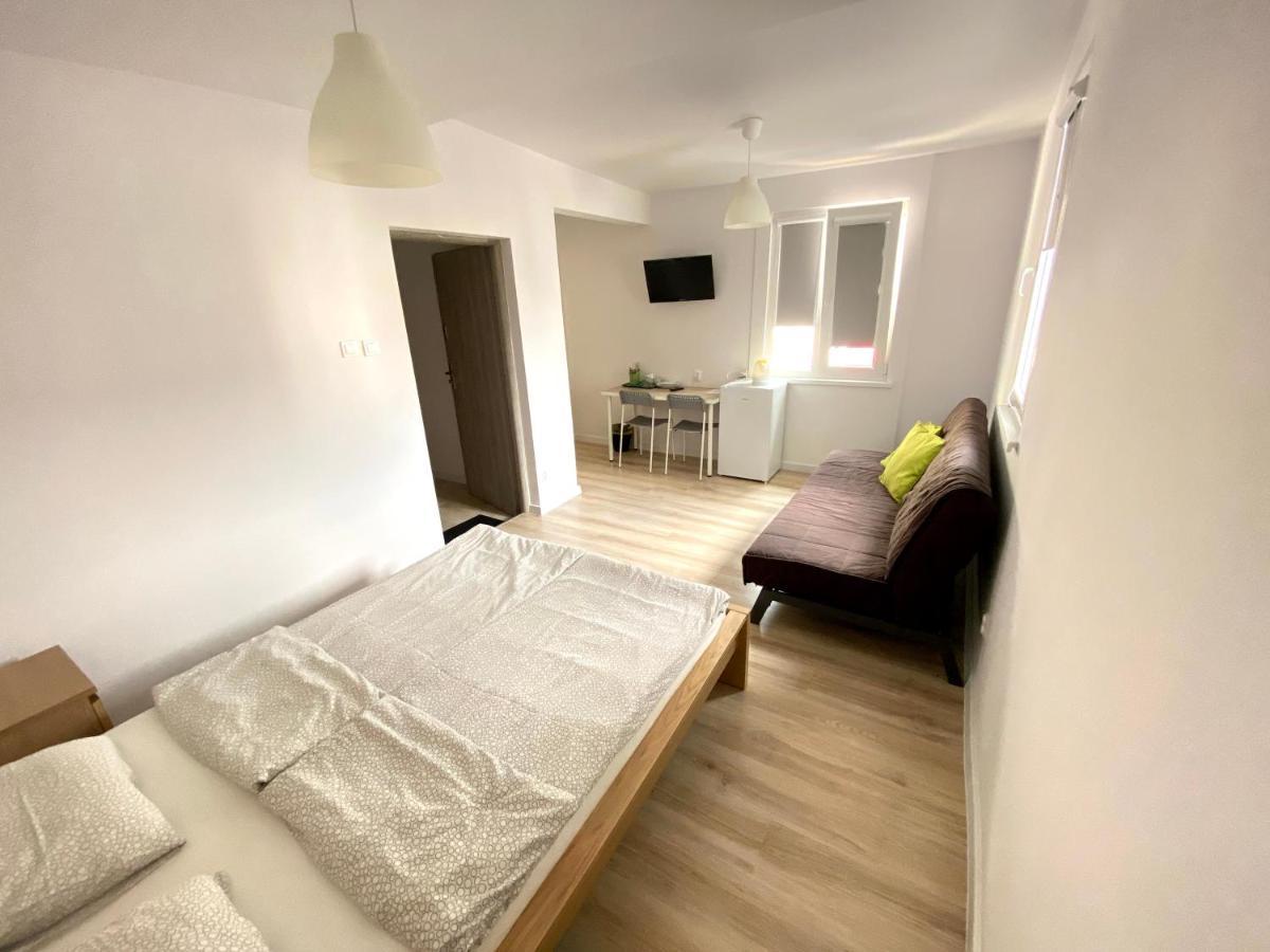 Appartement Zefir Pokoje à Unieście Extérieur photo