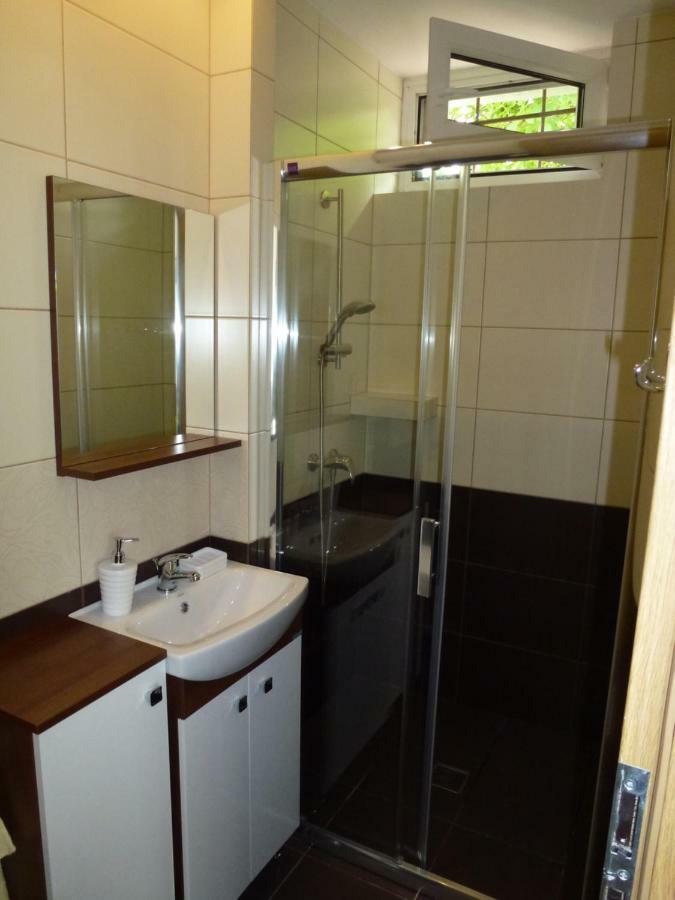 Appartement Zefir Pokoje à Unieście Extérieur photo