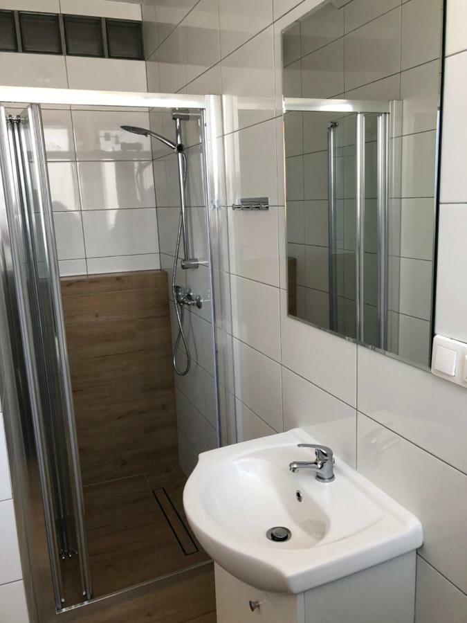 Appartement Zefir Pokoje à Unieście Extérieur photo